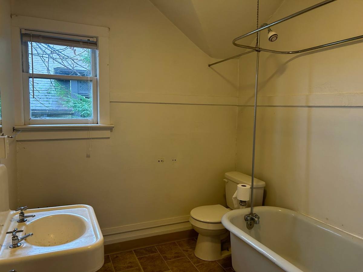 Apartment for rent at 906 N Garden St, Bellingham, WA 98225