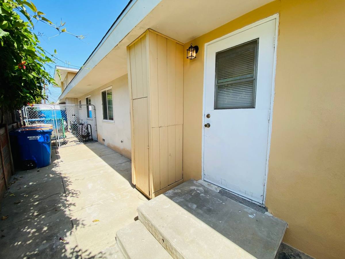Apartment for rent at 552-558 S Magnolia Ave, El Cajon, CA 92020