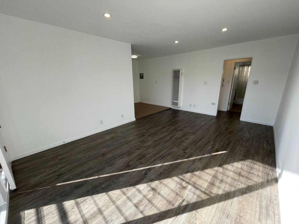 Apartment for rent at 1626 Hobart Blvd, Los Angeles, CA 90027
