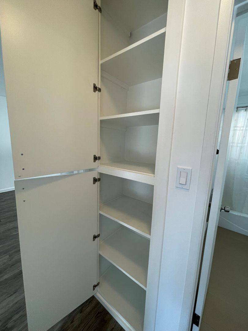 Apartment for rent at 1626 Hobart Blvd, Los Angeles, CA 90027