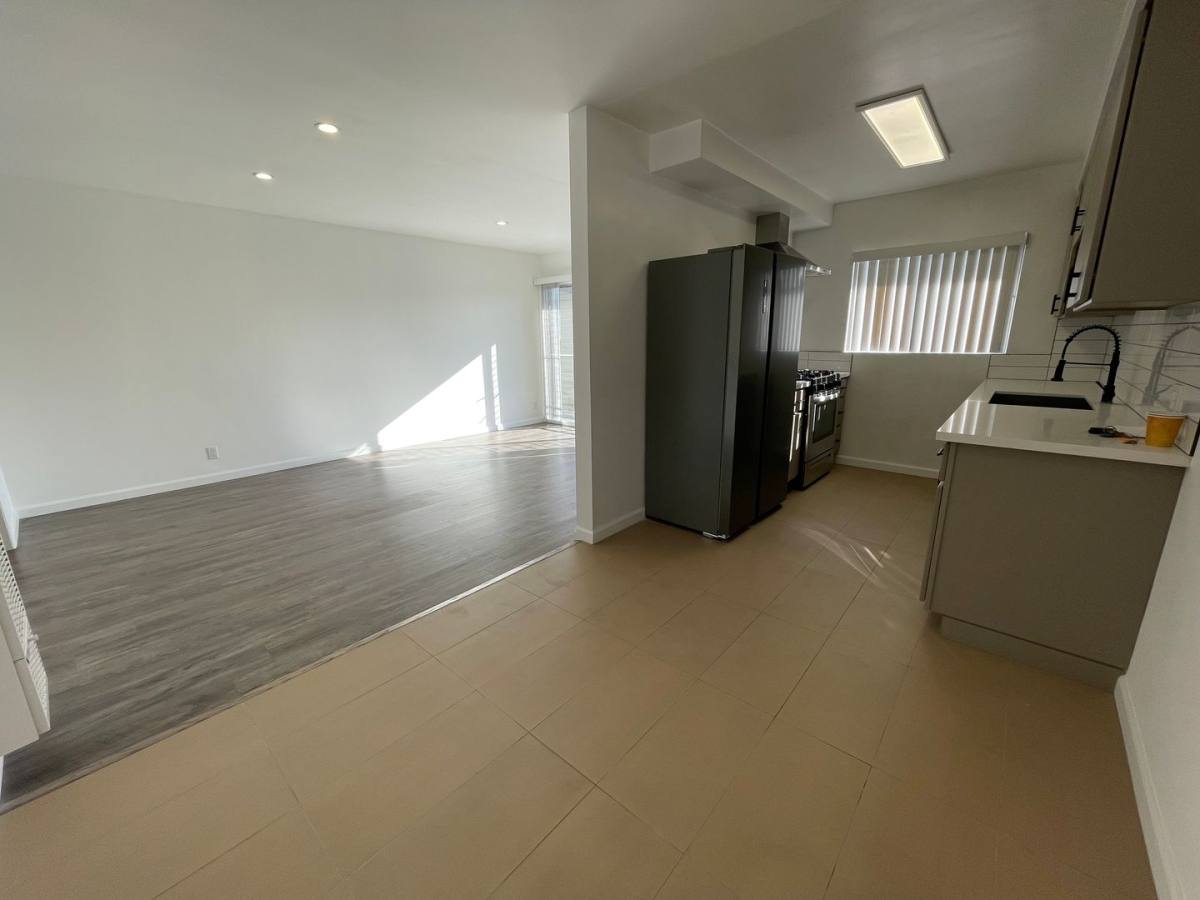 Apartment for rent at 1626 Hobart Blvd, Los Angeles, CA 90027