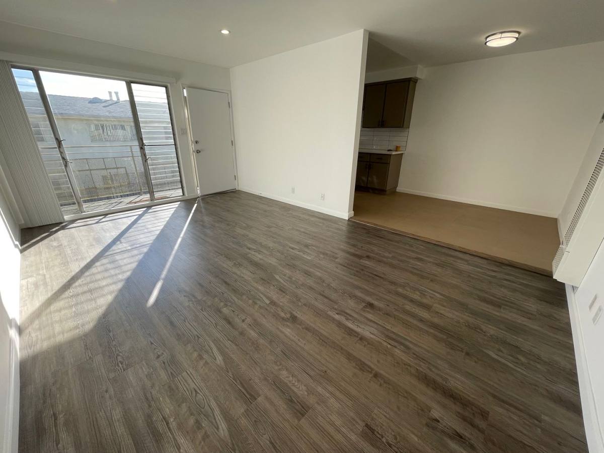 Apartment for rent at 1626 Hobart Blvd, Los Angeles, CA 90027