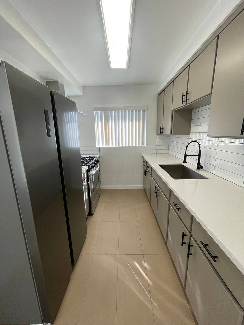 Apartment for rent at 1626 Hobart Blvd, Los Angeles, CA 90027