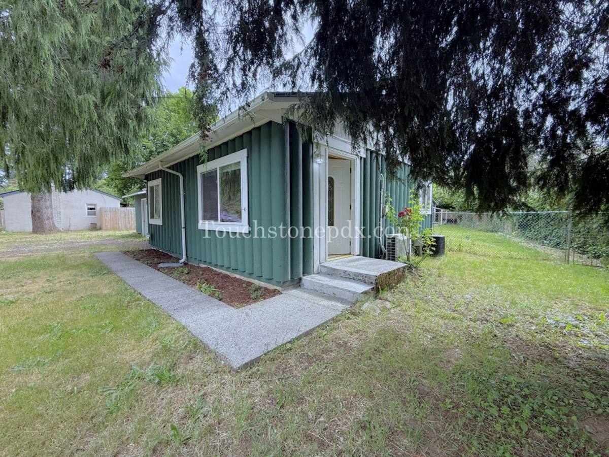 Apartment for rent at 5660 SE 125th Ave, Portland, OR 97236