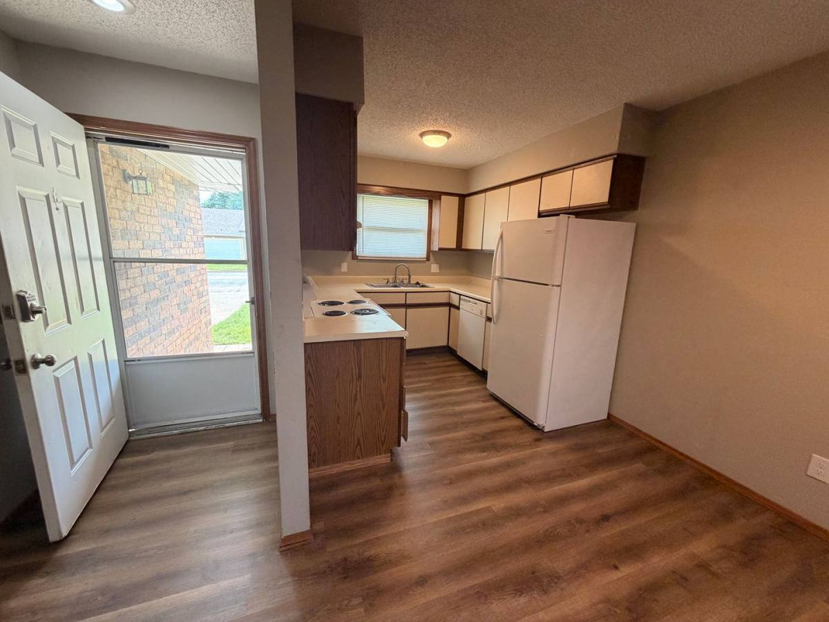Apartment for rent at 3541 S Jefferson Ave, Springfield, MO 65807