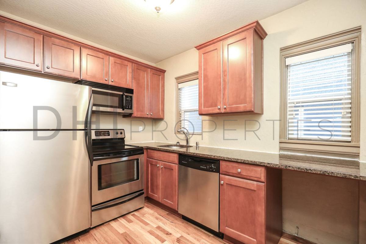 Apartment for rent at 2008 Hemlock St, Longview, WA 98632