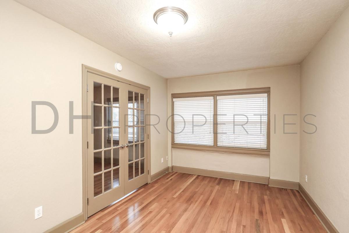 Apartment for rent at 2008 Hemlock St, Longview, WA 98632