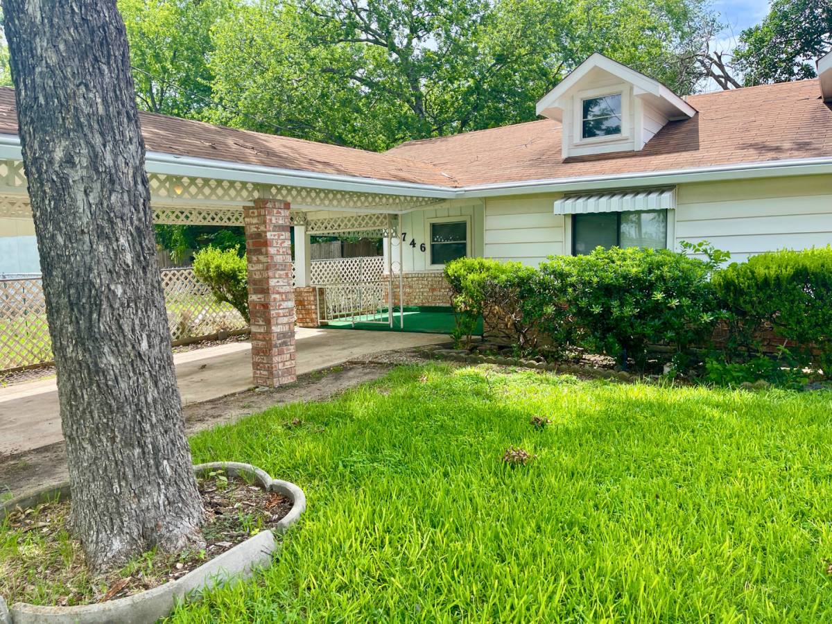 Apartment for rent at 742-746 Gulf St, San Antonio, TX 78202