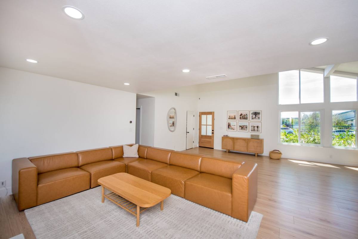 House for rent at 9891 Hot Springs Dr, Huntington Beach, CA 92646