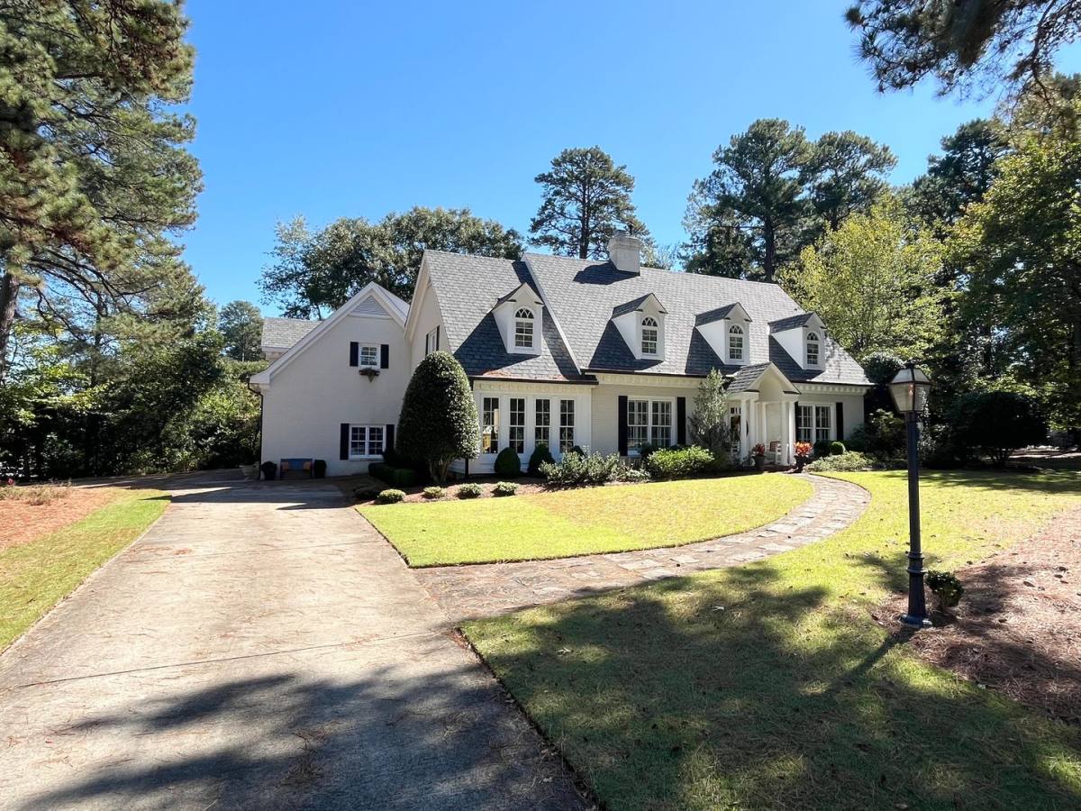 House for rent at 1610 Ridge Rd, Raleigh, NC 27607