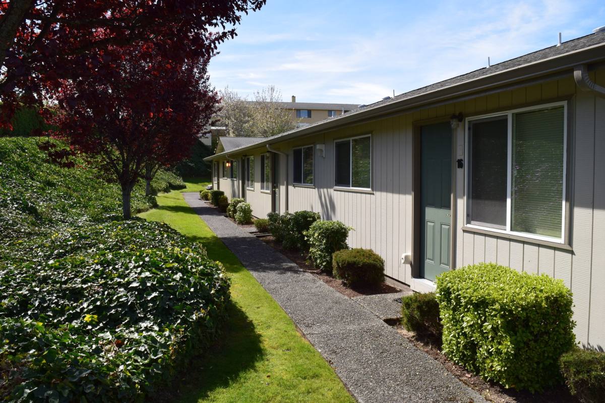 Apartment for rent at 350 S 8th St, Coos Bay, OR 97420