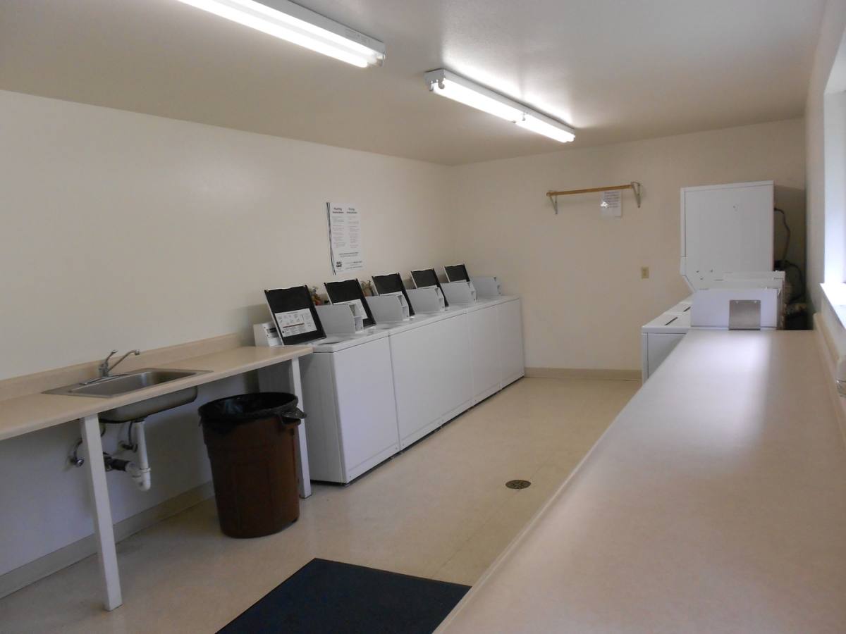 Apartment for rent at 350 S 8th St, Coos Bay, OR 97420