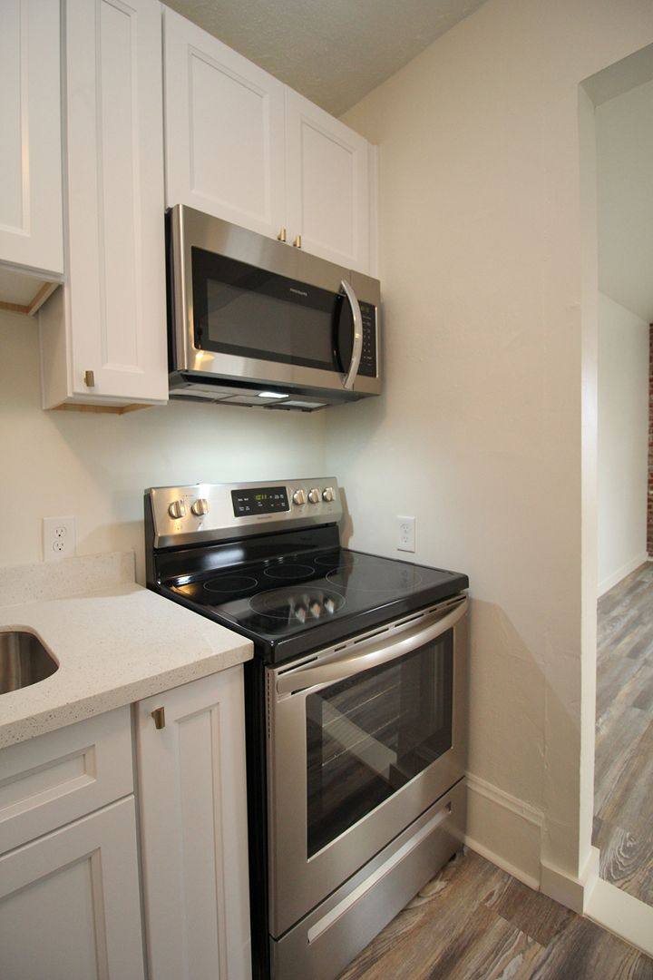 Apartment for rent at 843 N Knott St, Portland, OR 97227