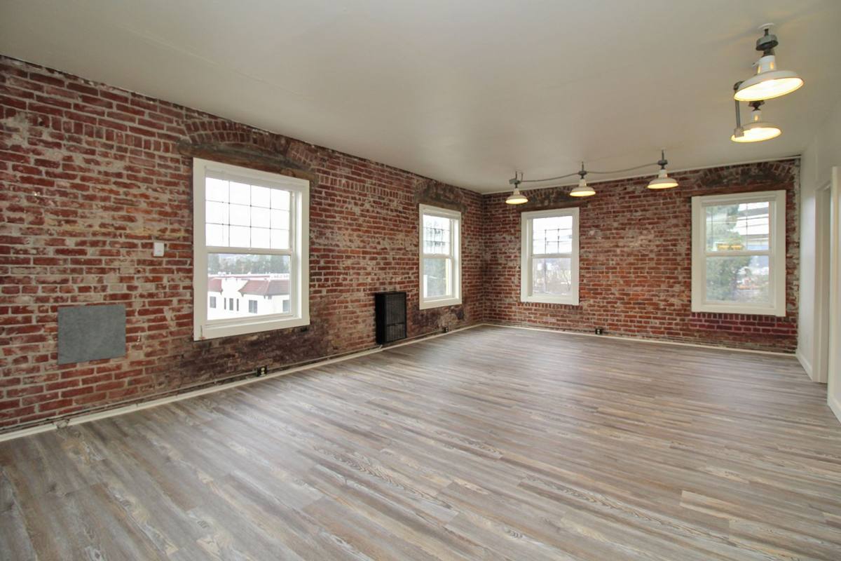 Apartment for rent at 843 N Knott St, Portland, OR 97227