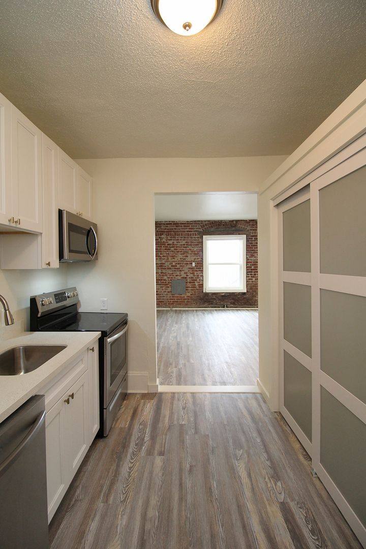 Apartment for rent at 843 N Knott St, Portland, OR 97227