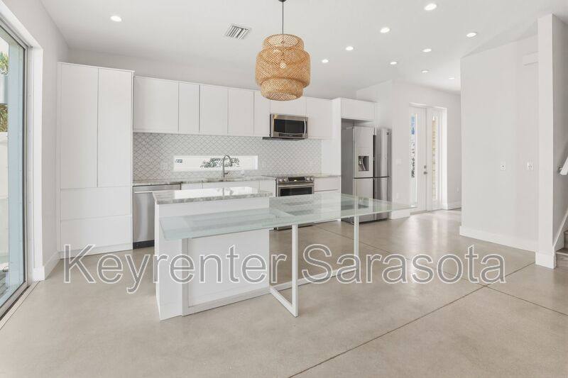 Townhouse for rent at 2066 Roselawn St, Sarasota, FL 34231