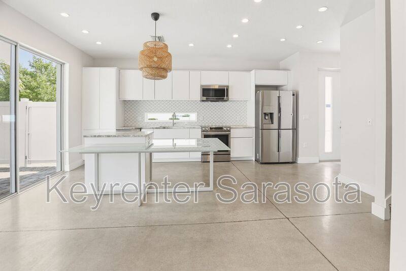 Townhouse for rent at 2066 Roselawn St, Sarasota, FL 34231