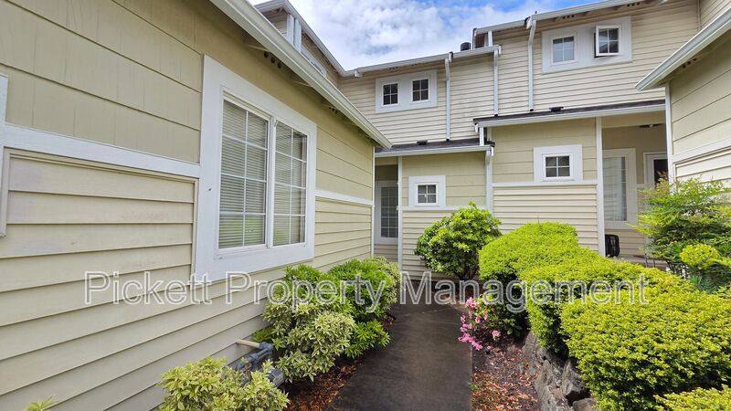 Townhouse for rent at 11615 Breckenridge Lane NW, Silverdale, WA 98383
