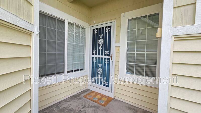 Townhouse for rent at 11615 Breckenridge Lane NW, Silverdale, WA 98383