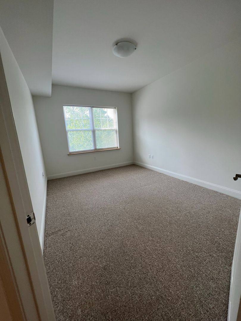 Apartment for rent at 180 Perimeter Dr, Colchester, VT 05446