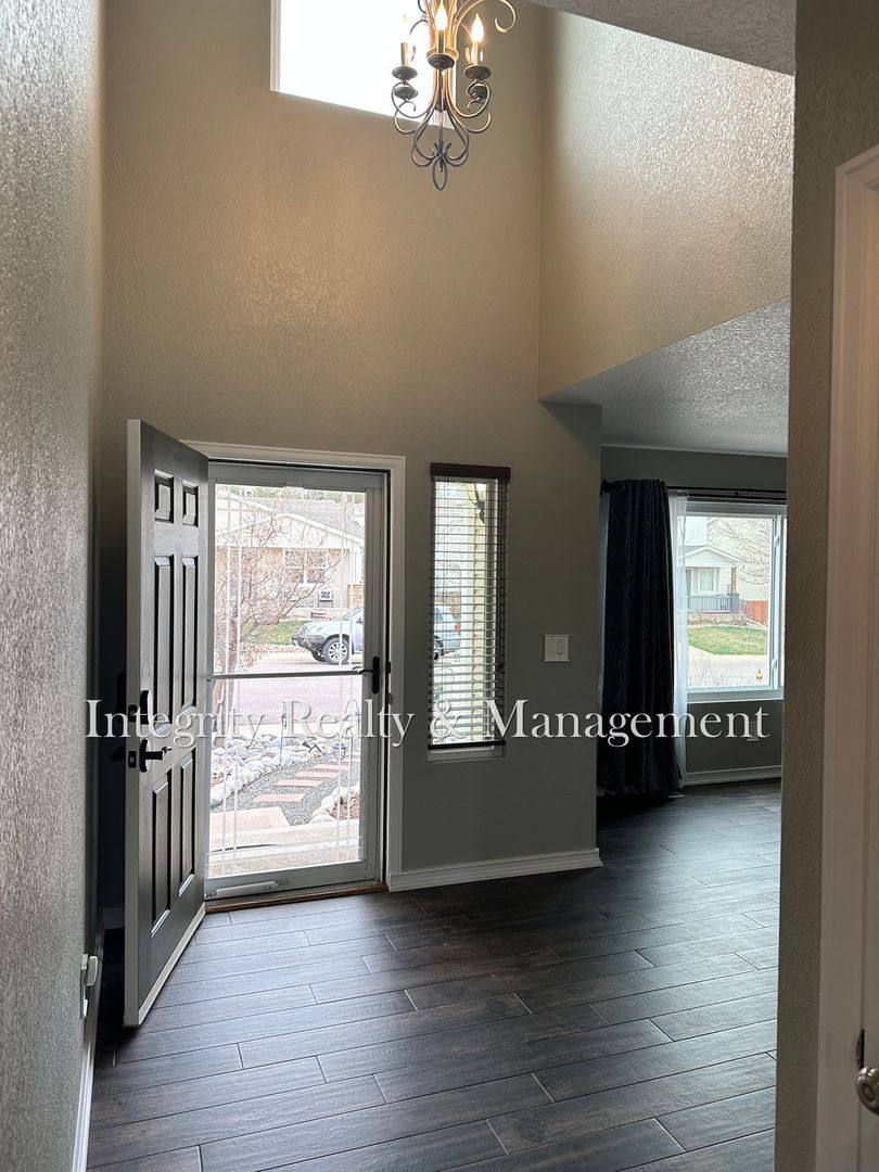 House for rent at 7402 Eagle Rock Dr, Littleton, CO 80125