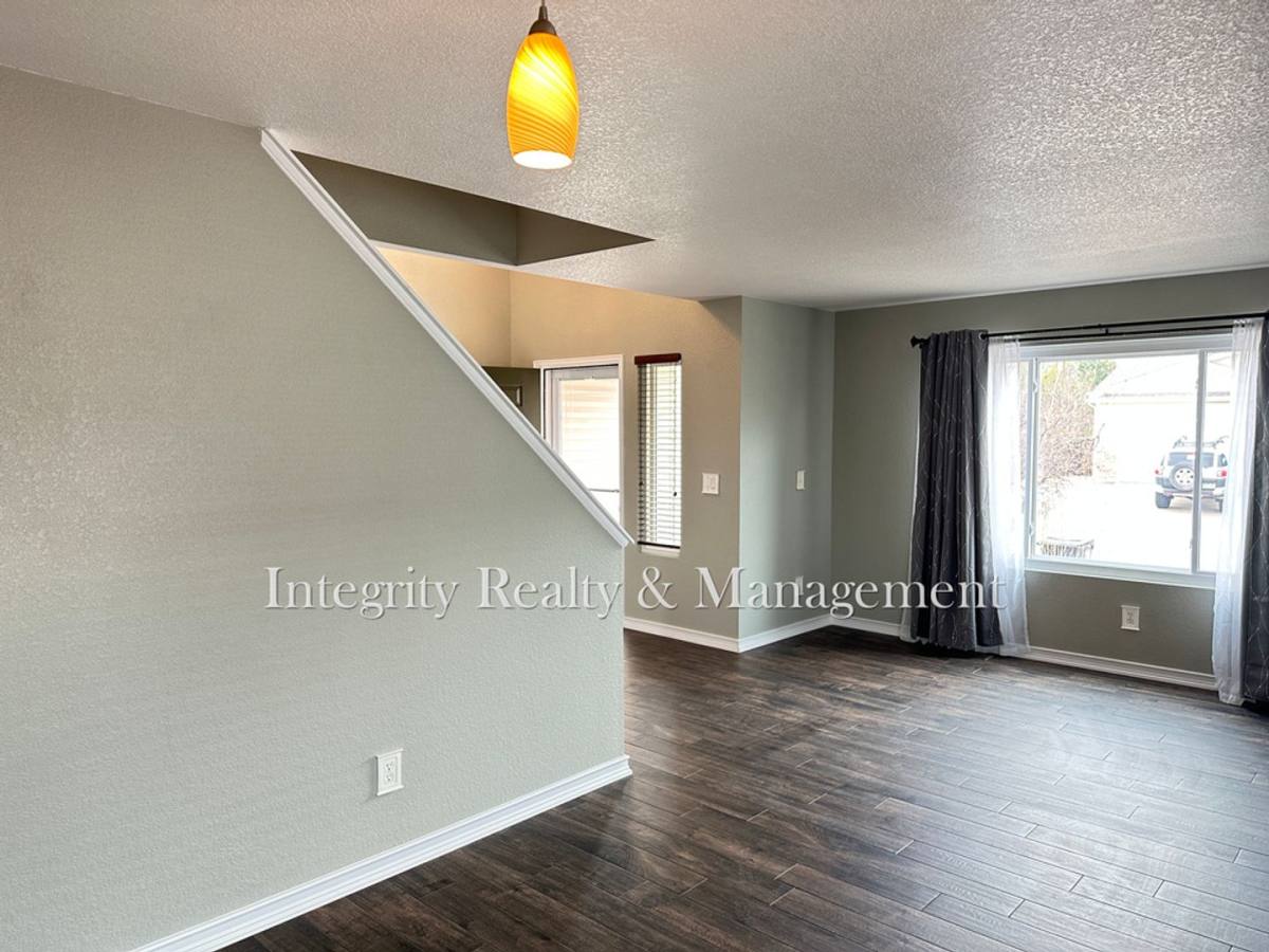 House for rent at 7402 Eagle Rock Dr, Littleton, CO 80125