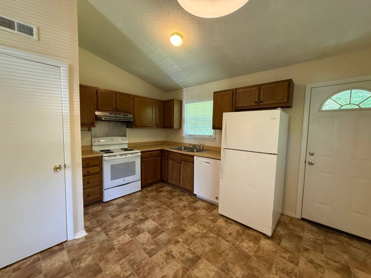 House for rent at 136 Village Court, Jacksonville, NC 28540