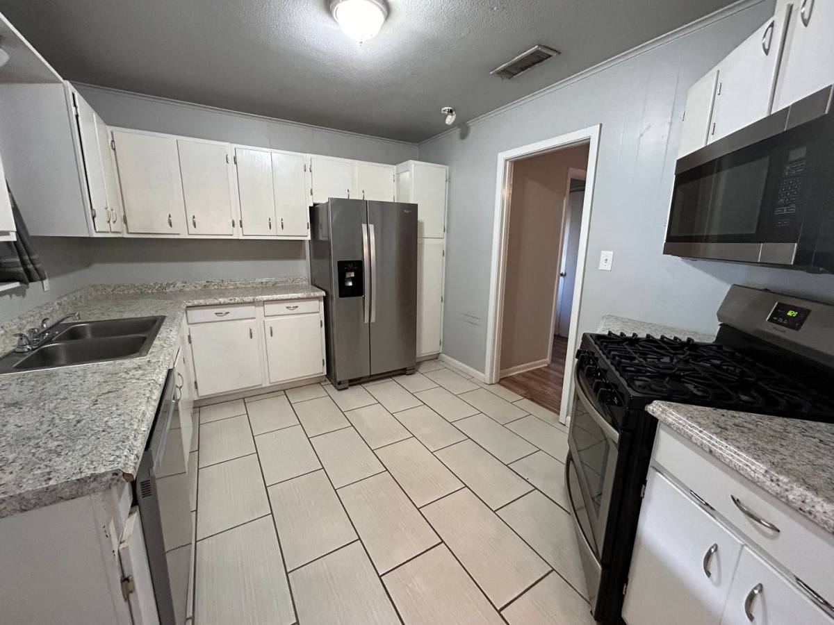 House for rent at 2506 Mecom Dr, Shreveport, LA 71104