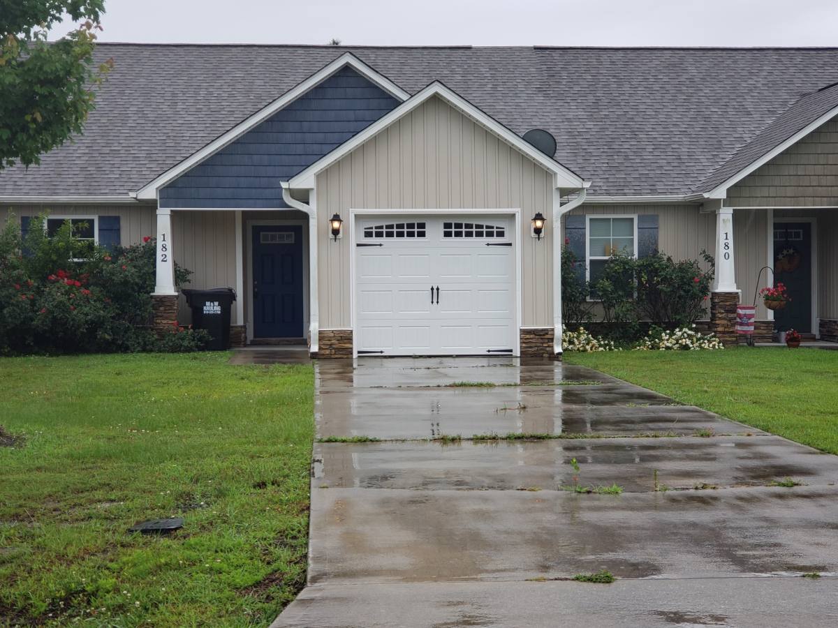 Townhouse for rent at 182 Pine Hollow Rd, Holly Ridge, NC 28445