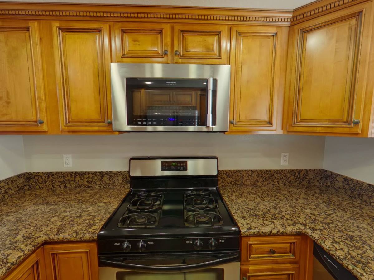 Townhouse for rent at 1940 Maple Ave, Costa Mesa, CA 92627
