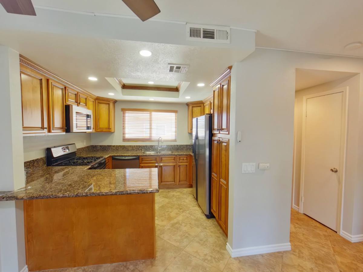 Townhouse for rent at 1940 Maple Ave, Costa Mesa, CA 92627