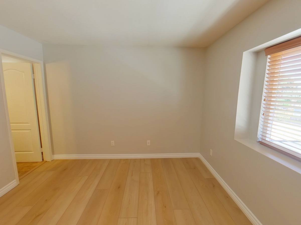Townhouse for rent at 1940 Maple Ave, Costa Mesa, CA 92627