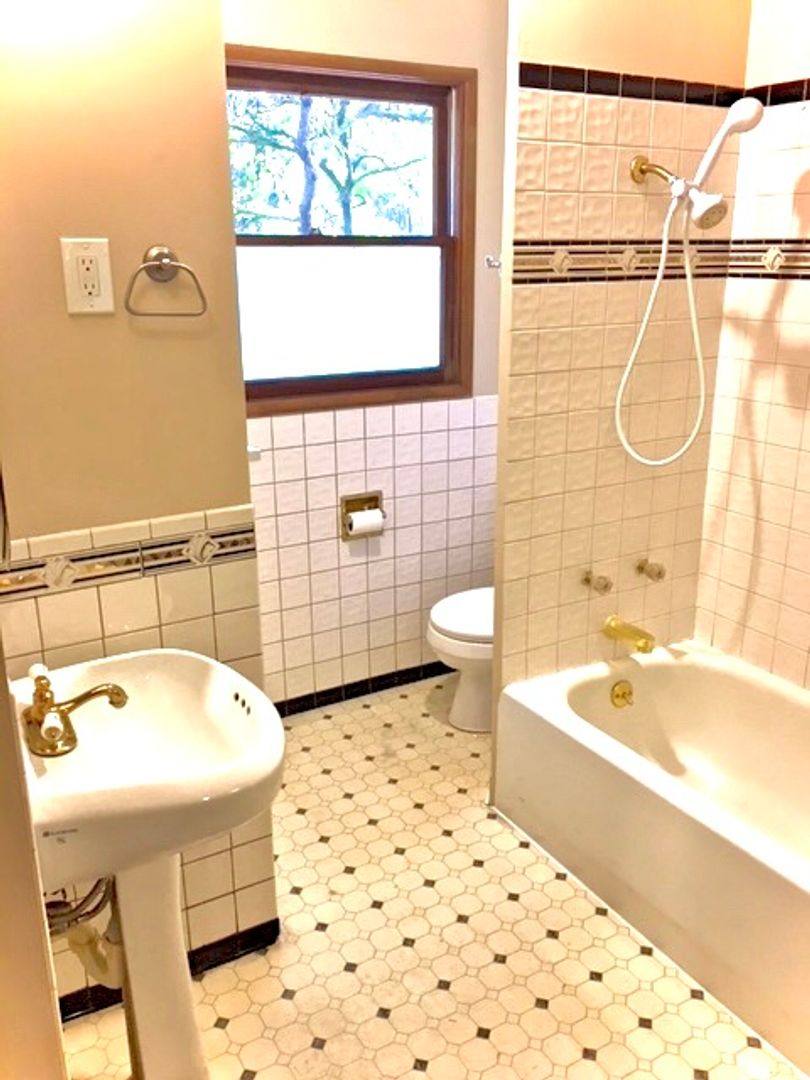 House for rent at 14512 NE Broadway, Portland, OR 97230