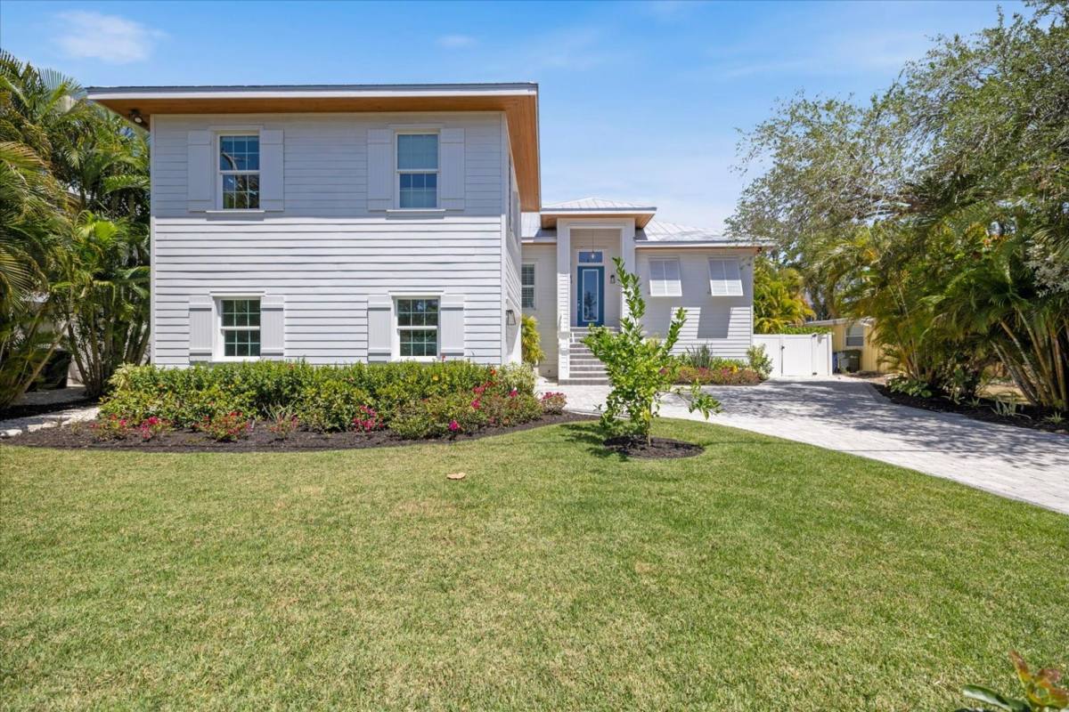 House for rent at 3919 Roberts Point Rd, Sarasota, FL 34232
