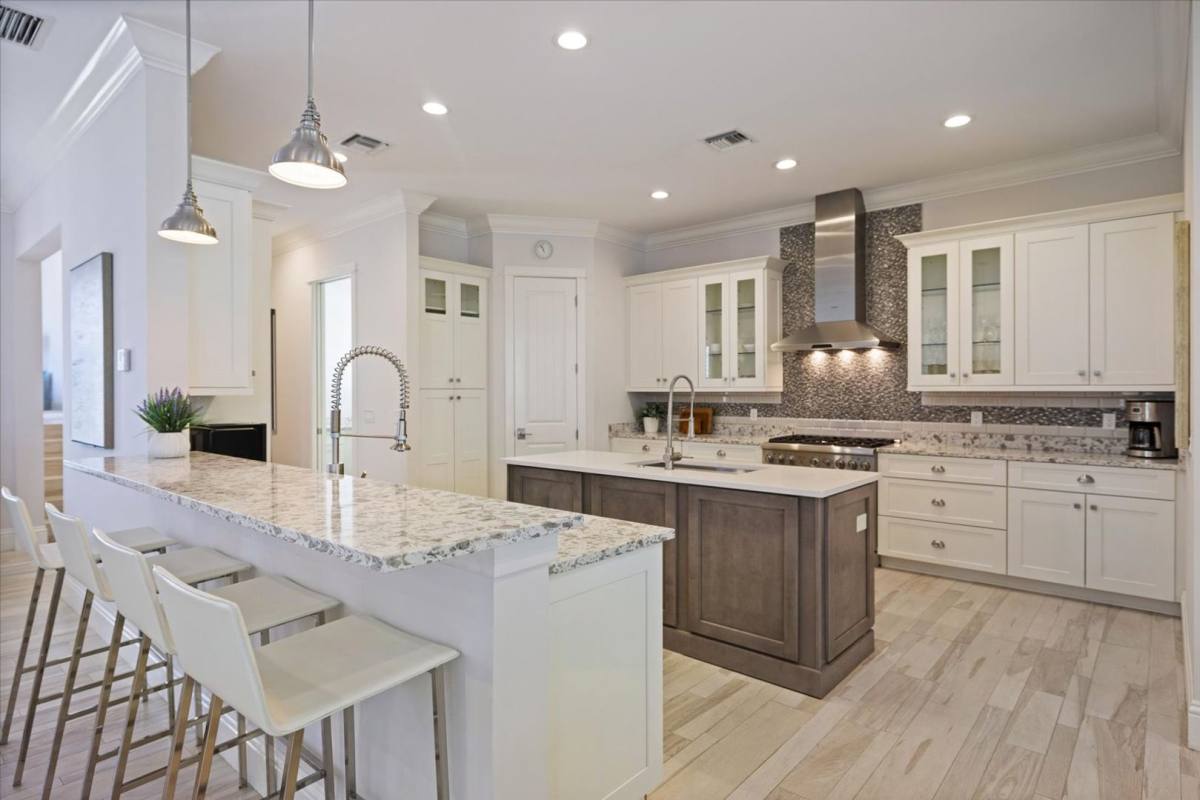 House for rent at 3919 Roberts Point Rd, Sarasota, FL 34232