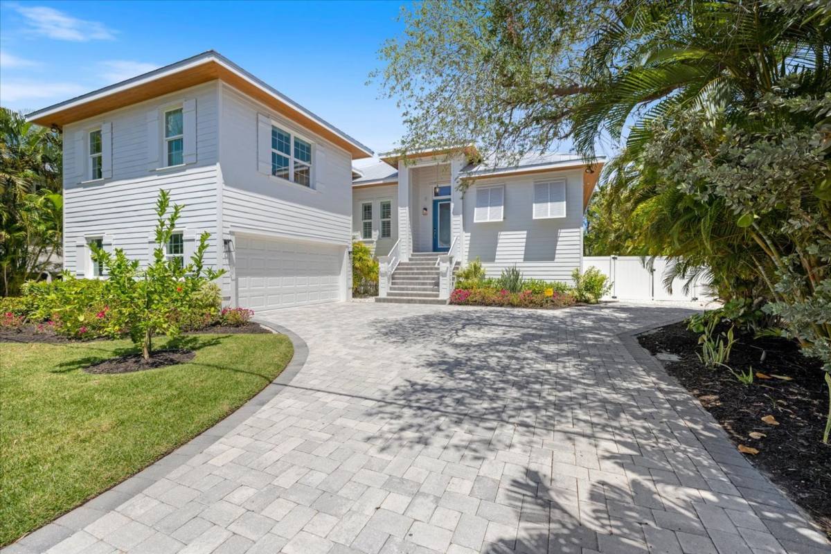 House for rent at 3919 Roberts Point Rd, Sarasota, FL 34232