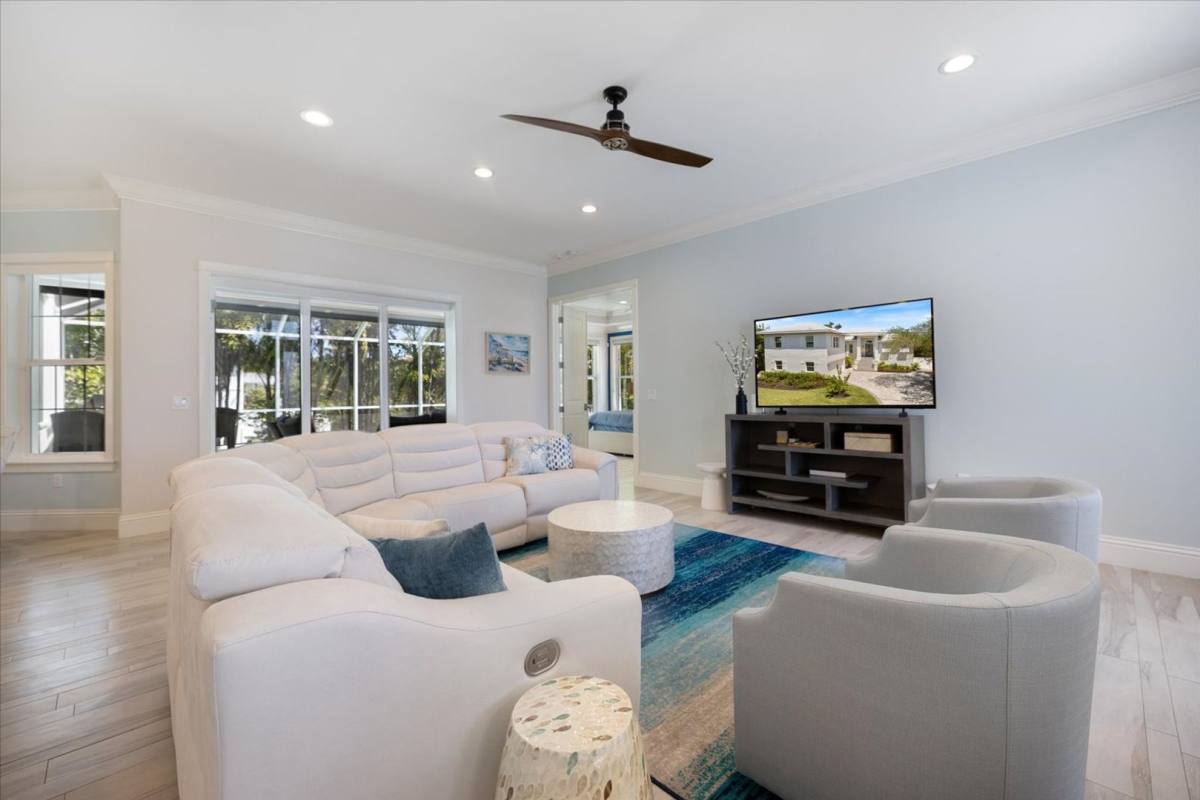House for rent at 3919 Roberts Point Rd, Sarasota, FL 34232