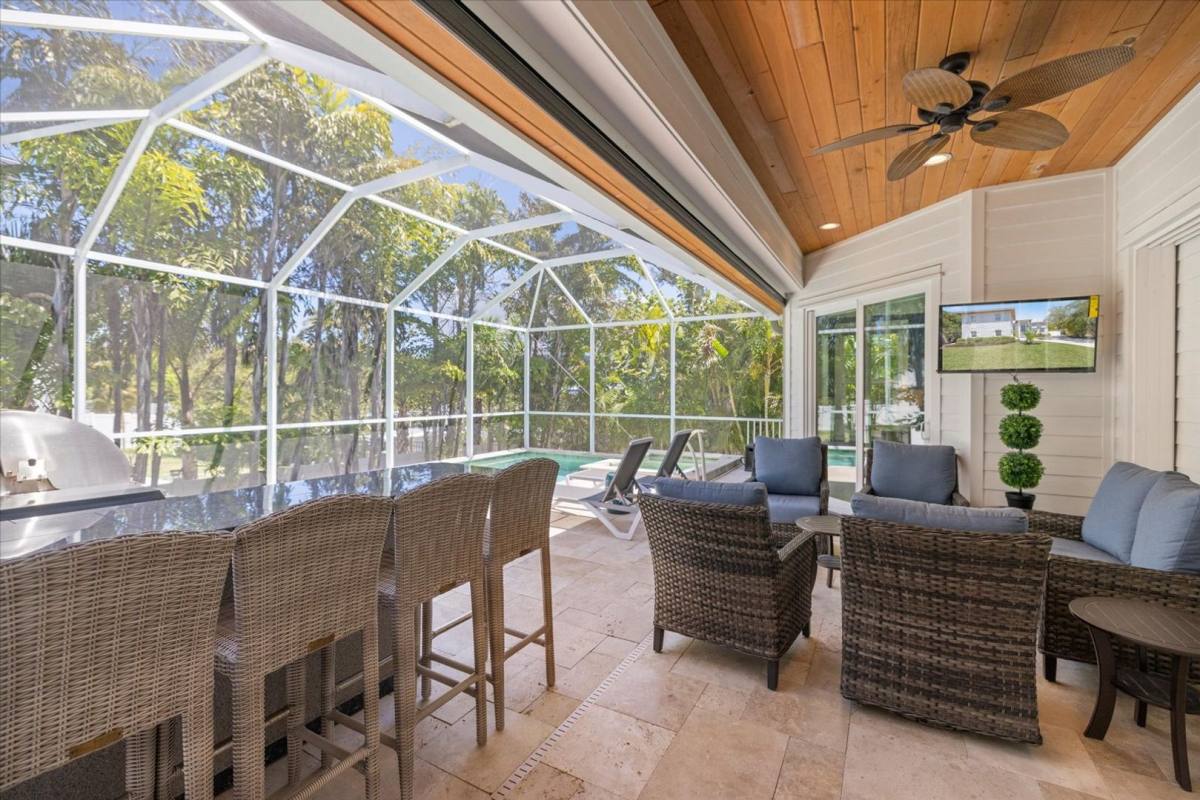 House for rent at 3919 Roberts Point Rd, Sarasota, FL 34232