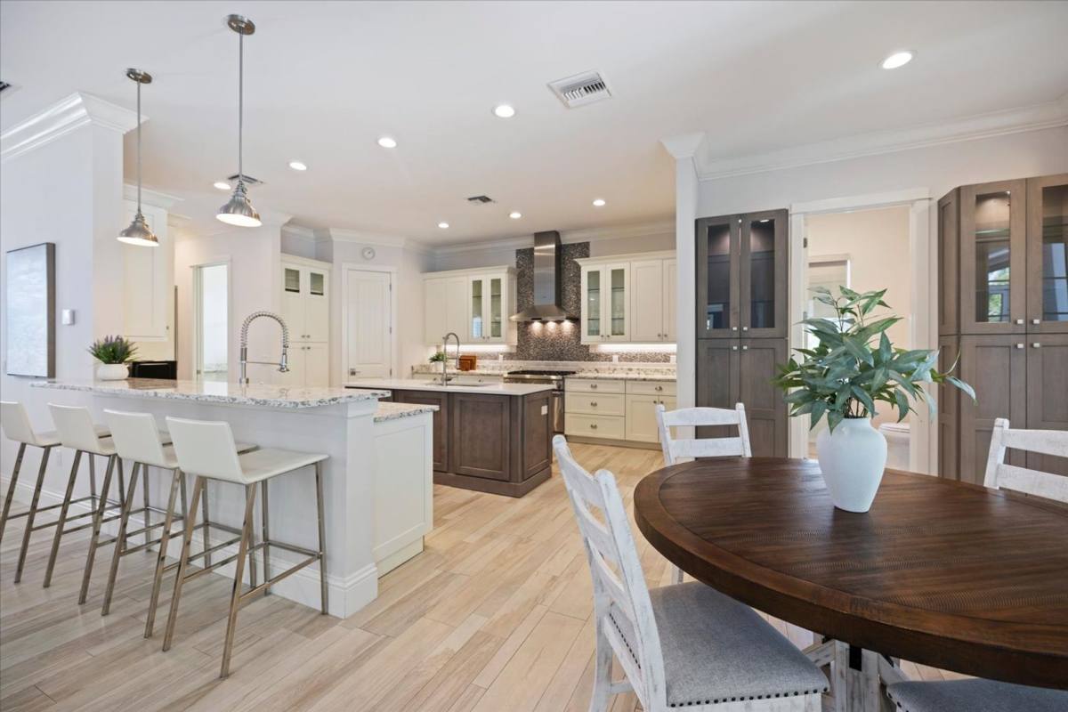 House for rent at 3919 Roberts Point Rd, Sarasota, FL 34232