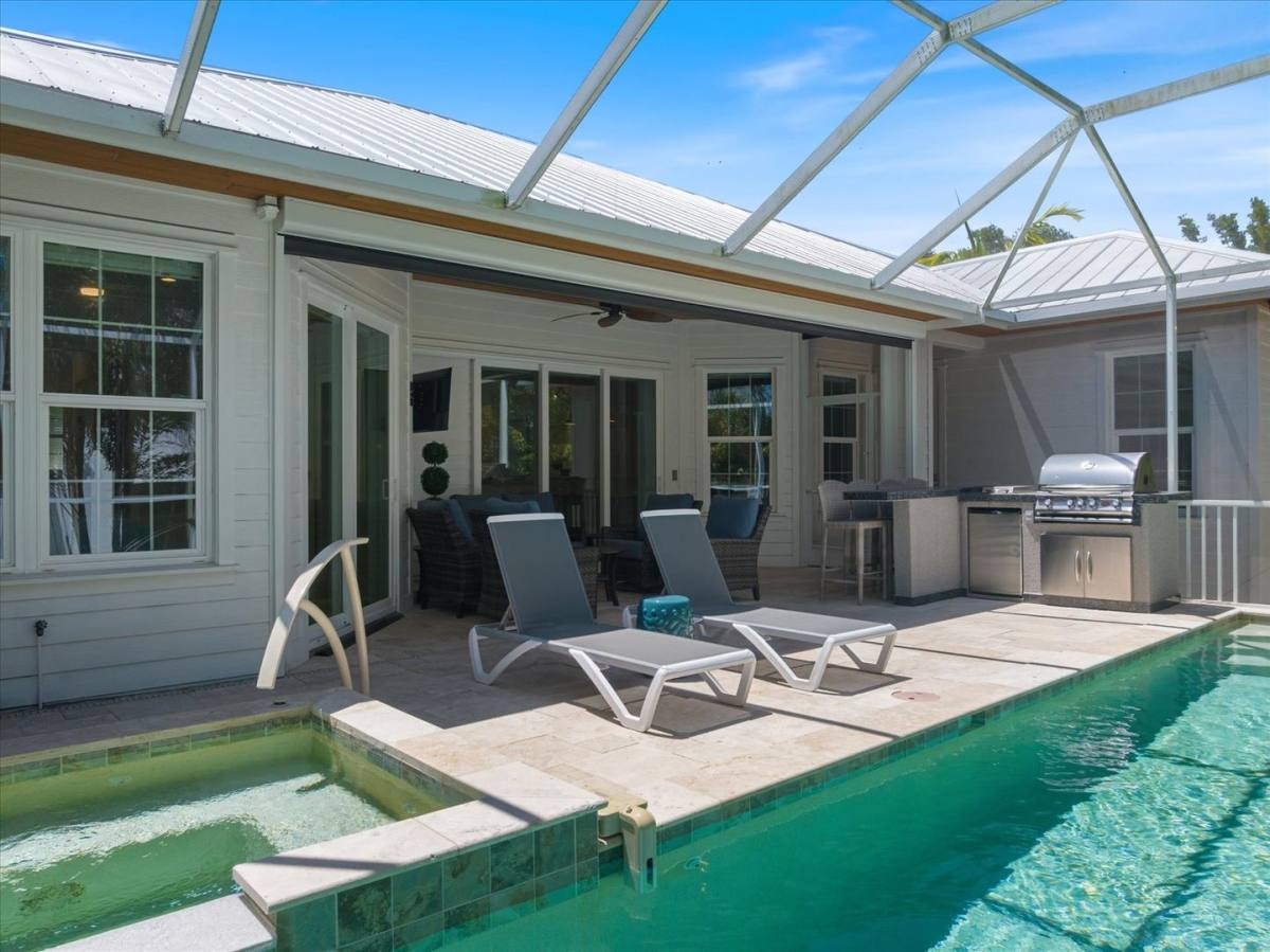 House for rent at 3919 Roberts Point Rd, Sarasota, FL 34232