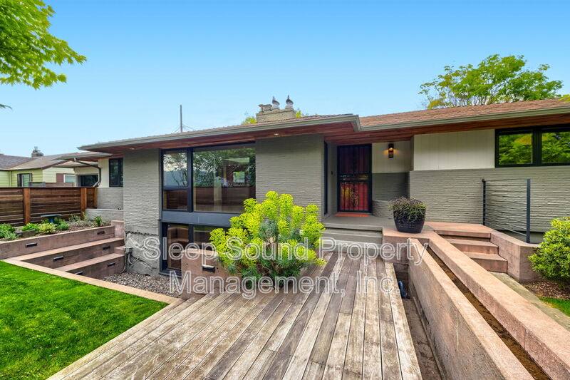 House for rent at 4033 N Willamette Blvd, Portland, OR 97203