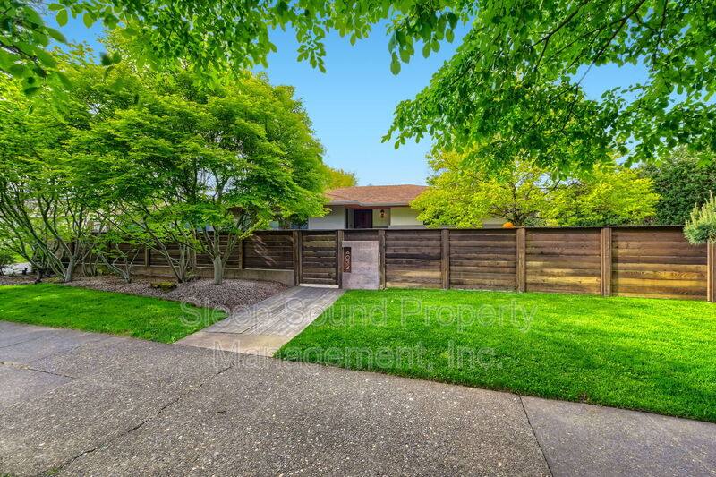 House for rent at 4033 N Willamette Blvd, Portland, OR 97203