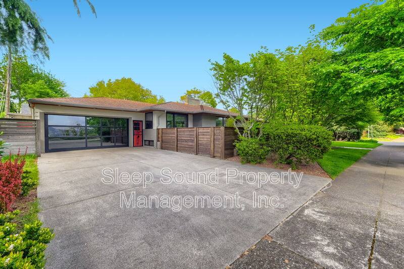 House for rent at 4033 N Willamette Blvd, Portland, OR 97203