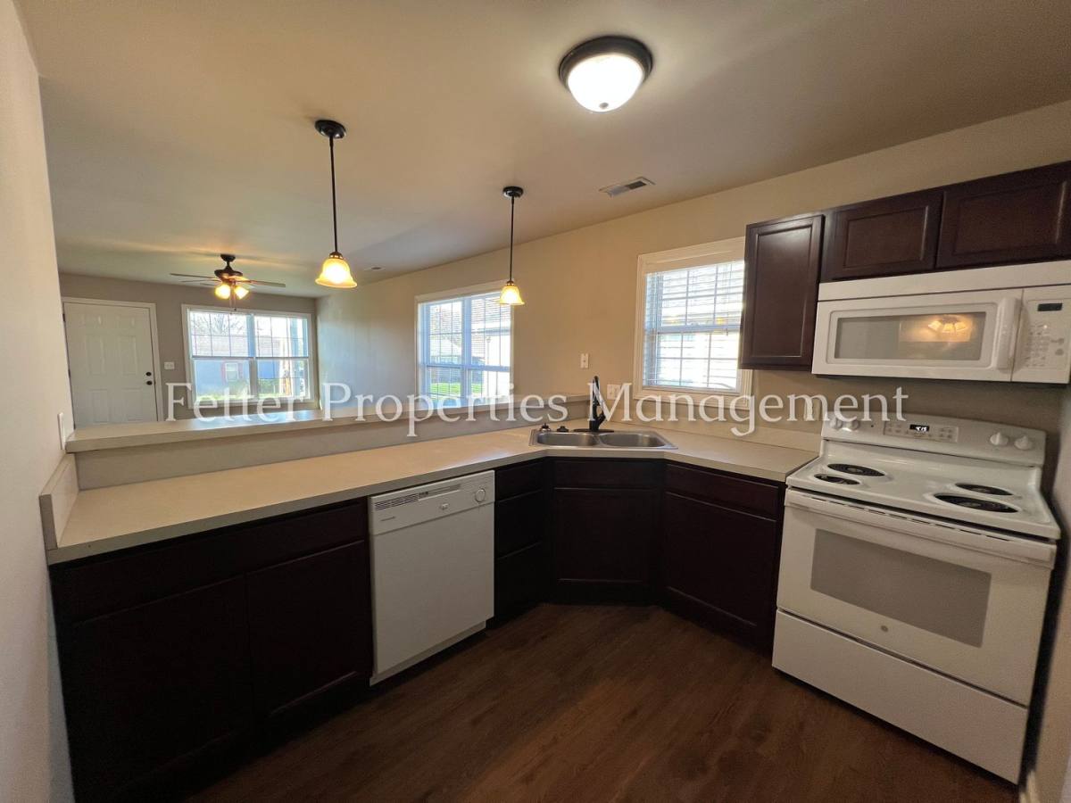 House for rent at 1360 Old Plank Rd, Newburgh, IN 47630