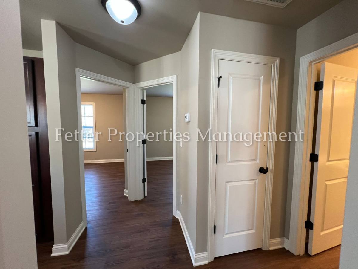 House for rent at 1360 Old Plank Rd, Newburgh, IN 47630