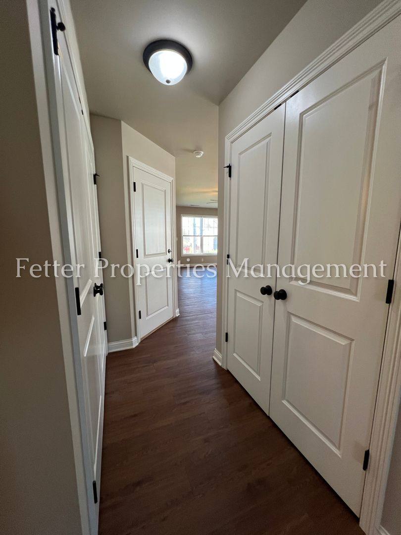 House for rent at 1360 Old Plank Rd, Newburgh, IN 47630