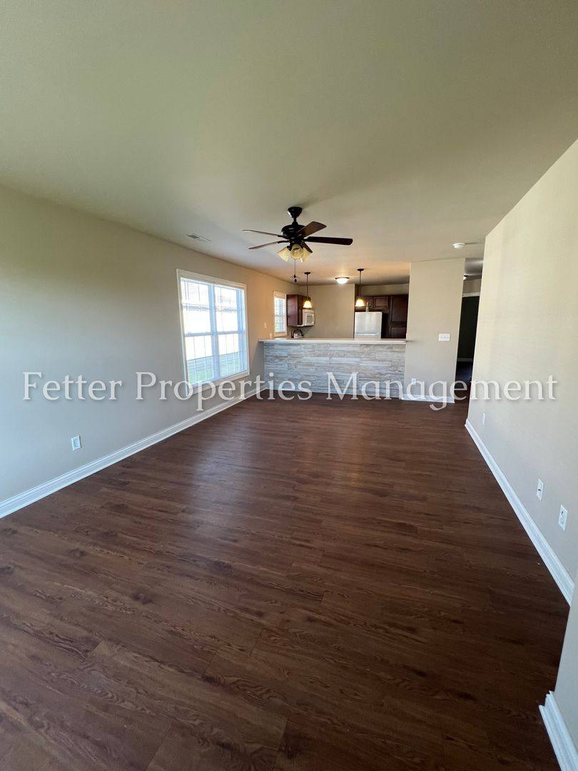 House for rent at 1360 Old Plank Rd, Newburgh, IN 47630