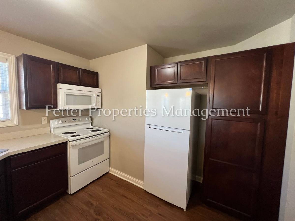 House for rent at 1360 Old Plank Rd, Newburgh, IN 47630