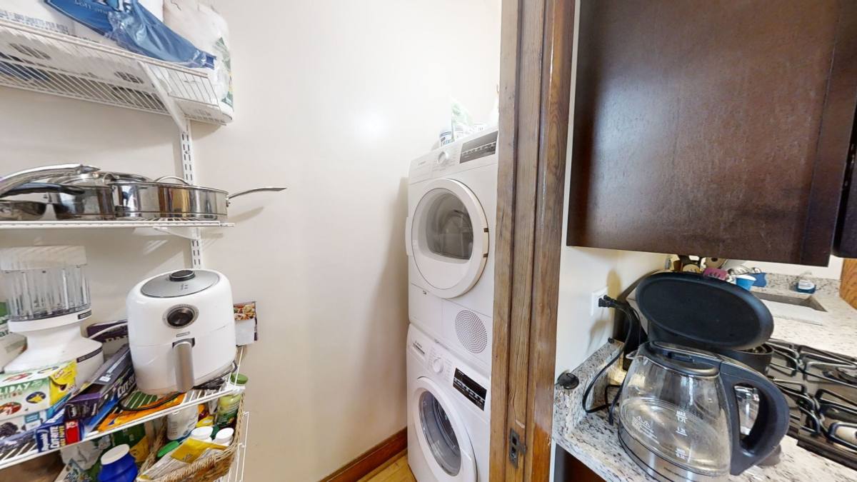 Apartment for rent at 1253 W Grace, Chicago, IL 60613