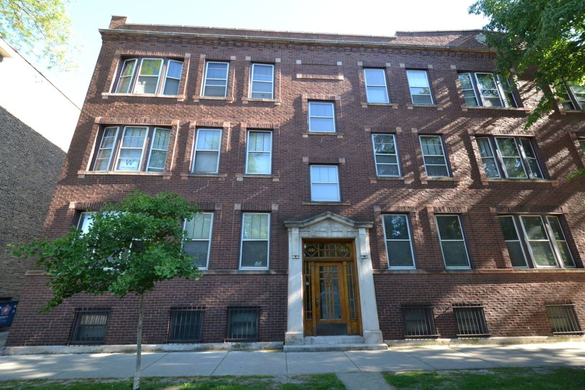 Apartment for rent at 1253 W Grace, Chicago, IL 60613
